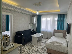 Premium bedding, down duvets, pillow-top beds, minibar - Oz Istanbul Apart Otel (Van)