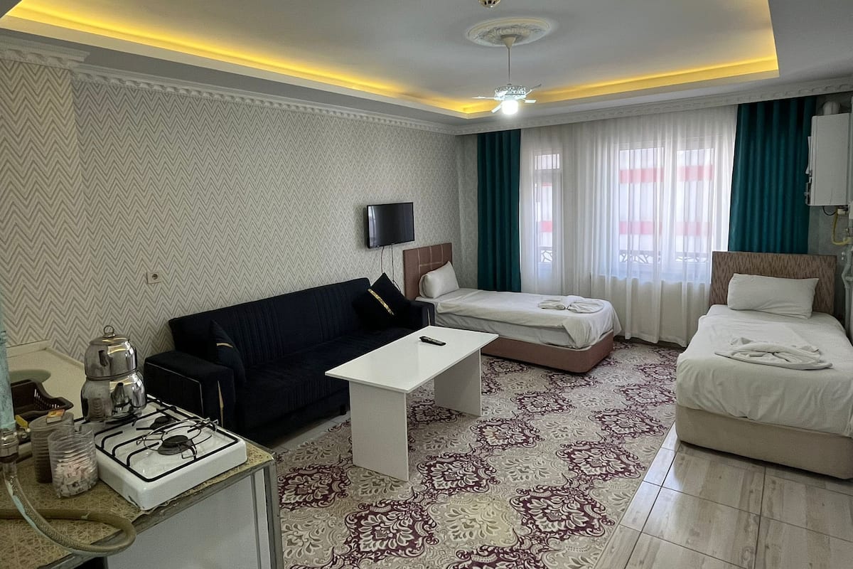 10 bedrooms, premium bedding, down comforters, pillowtop beds
