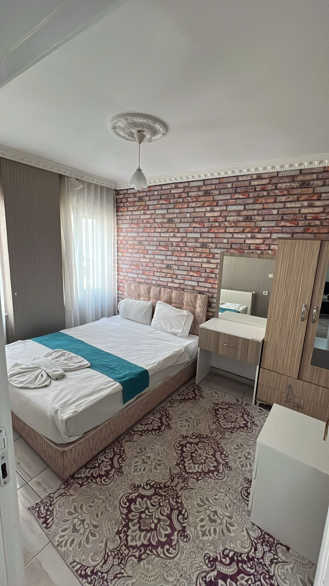 Klassieke kamer, balkon, uitzicht op de stad | Luxe beddengoed, donsdekens, pillowtop-bedden, een minibar