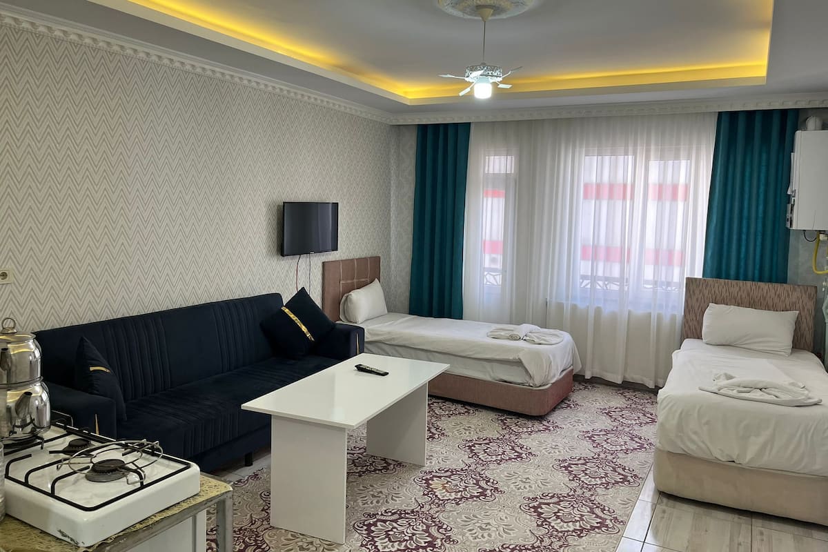 Hochwertige Bettwaren, Daunenbettdecken, Pillowtop-Betten, Minibar