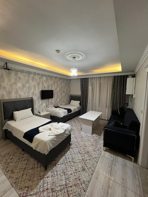 Premium bedding, down comforters, pillowtop beds, minibar - Ist Suit Otel (Van)