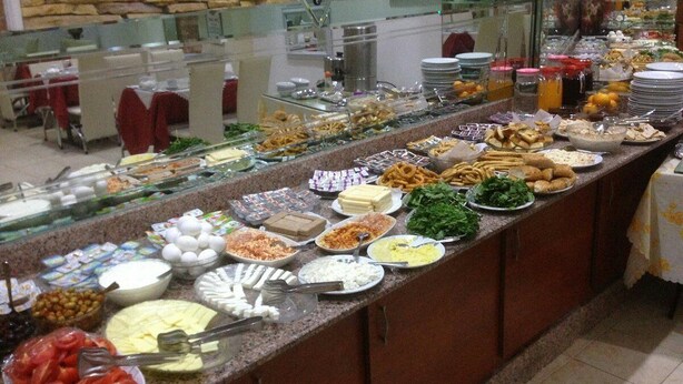 A buffet with various food items and utensils. - Ist Suit Otel (Van)