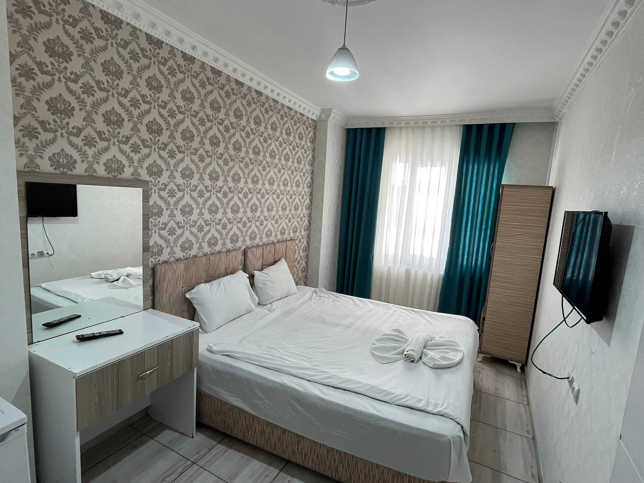 Double Room | Hochwertige Bettwaren, Daunenbettdecken, Pillowtop-Betten, Minibar