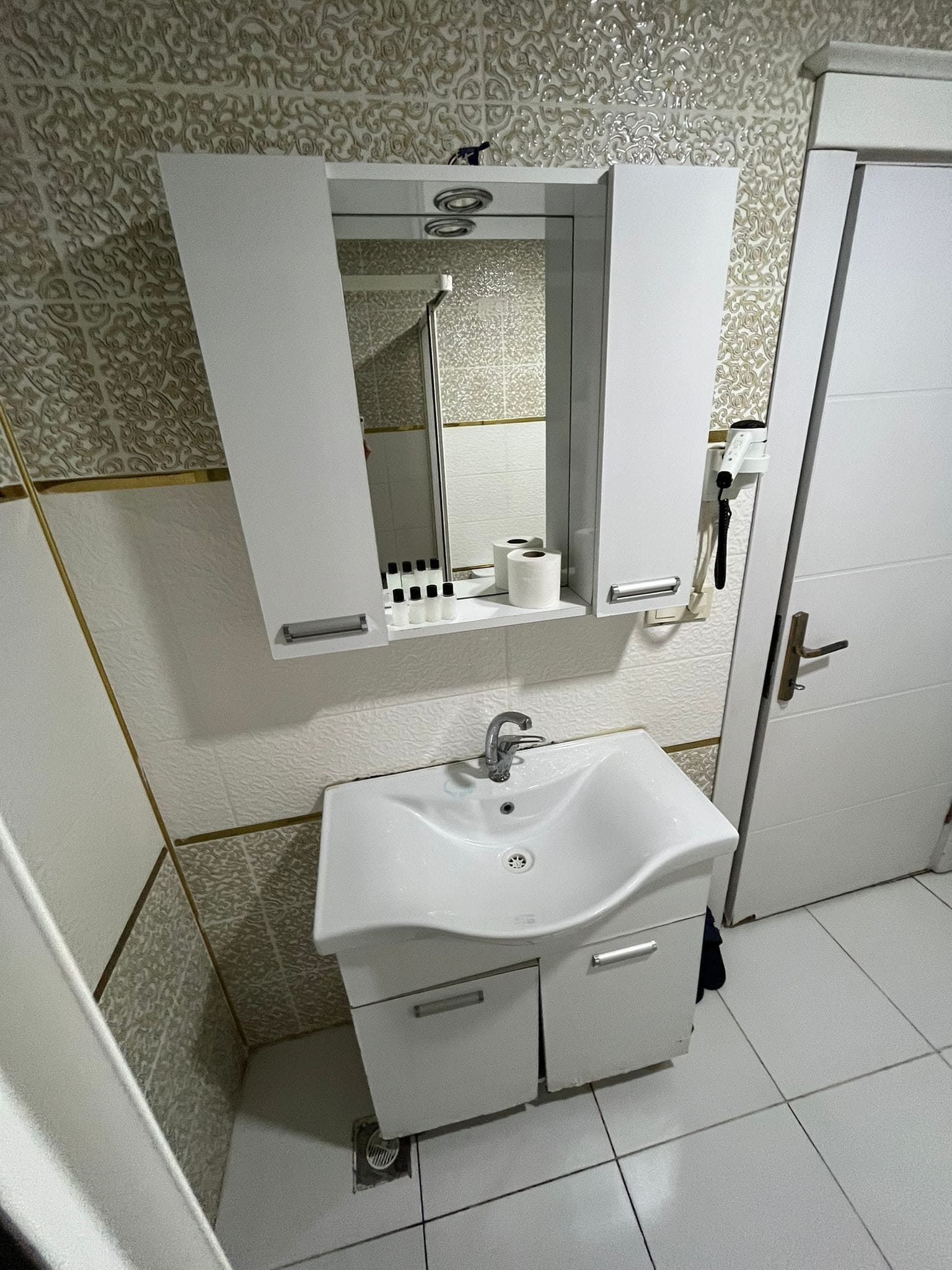 Cabezal de ducha tipo lluvia, artículos de tocador de diseñador