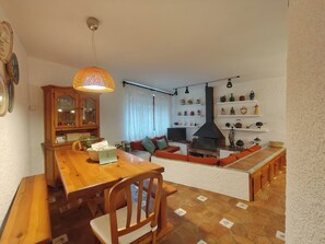 Dining - Rural getaway in nature near the Ebro Delta (Alfara de Carles)