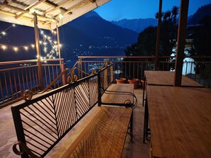 Terrace/patio - Bodh Niwas -A Unit of The Nest Community (Manali)