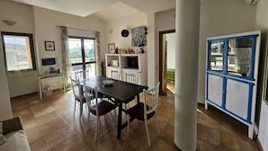 Vila, 4 quartos | Sala de jantar