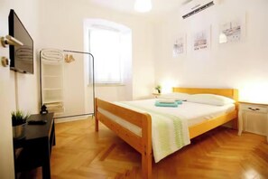 1 bedroom, WiFi, bed sheets