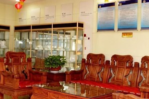 Lobby-lounge