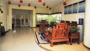 A lobby with a traditional wooden sofa set, a glass display case, and red lanterns on the ceiling. - 7 Days Inn (Zibo Zhou Village Gushangcheng Street) (Zibo)