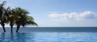 Beachfront Luxury Suite for up to 6 people!