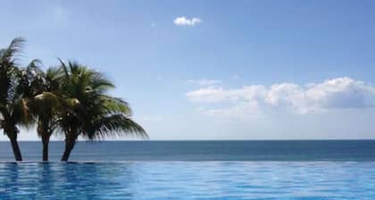 Beachfront Luxury Suite for up to 6 people!