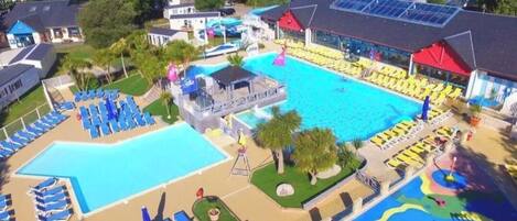 Innendørsbasseng og utendørsbasseng