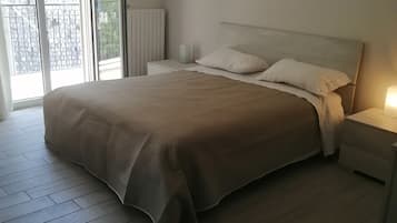 Departamento estándar, balcón, vista a la colina | 1 habitación, tabla de planchar con plancha y wifi gratis