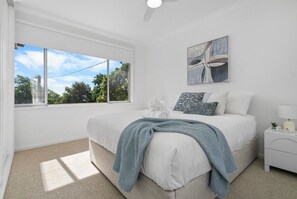 4 bedrooms, iron/ironing board, Internet, bed sheets