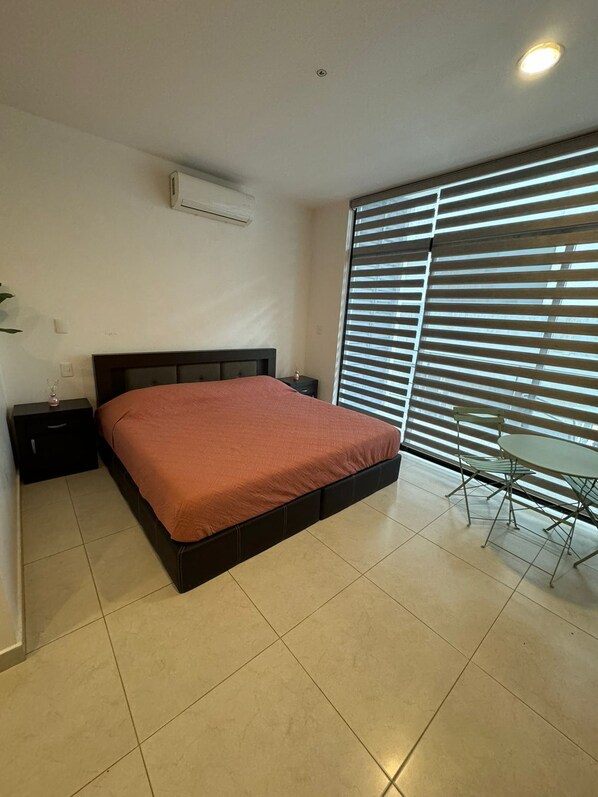 Basic Apartment, Balcony