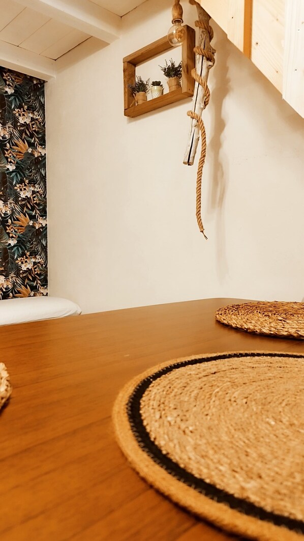 1 slaapkamer, een strijkplank/strijkijzer, wifi, beddengoed