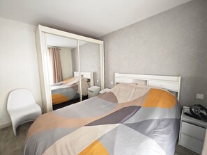 3 chambres, fer et planche à repasser, lit parapluie, Wi-Fi