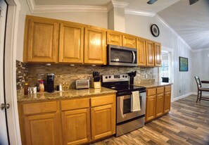 Micro-ondes, plaque de cuisson, lave-vaisselle