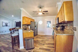 Micro-ondes, plaque de cuisson, lave-vaisselle