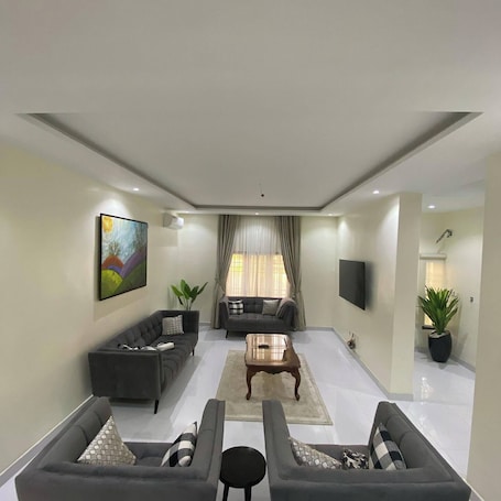 Comfort Apartment, Balcony, City View | Living area