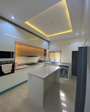 Comfort Apartment, Balcony, City View | Private kitchen | Fridge, microwave, oven, stovetop
