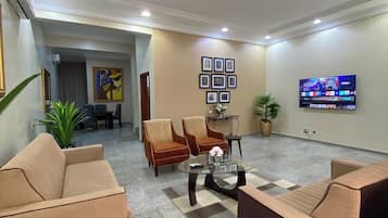 Comfort Apartment, Balcony, City View | Living area