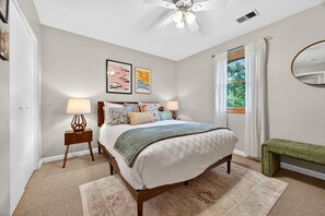 3 bedrooms, free WiFi, bed sheets - The Water and Woods House at Lake Lure (Lake Lure)