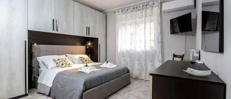 2 bedrooms, iron/ironing board, bed sheets