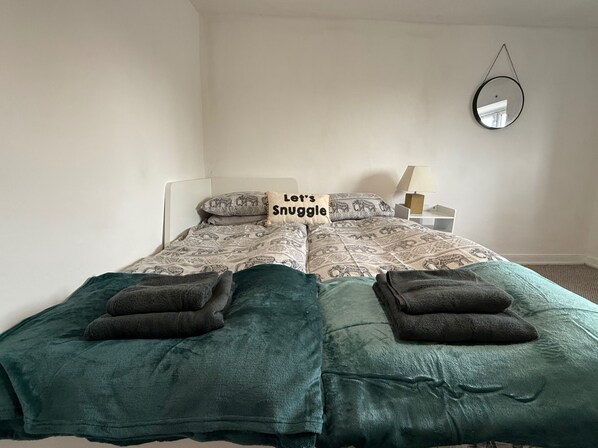 Talo | 3 makuuhuonetta, silitysrauta/-lauta, ilmainen Wi-Fi, vuodevaatteet