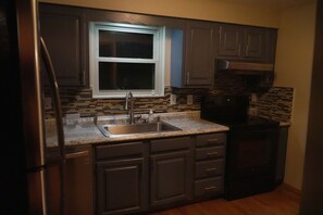 Microwave, oven, stovetop, dishwasher - Serene Retreat (Mars)