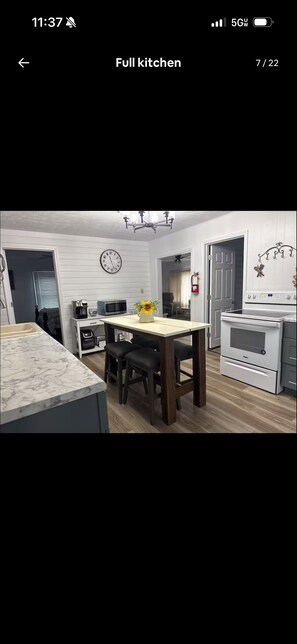 ثلاجة، ميكروويف، فرن، موقد طهي مسطح