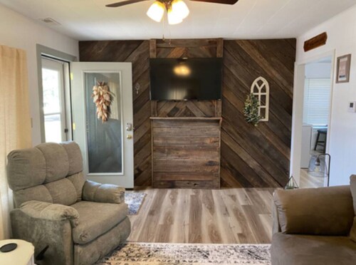 Eagles Nest Lake Retreat