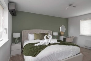 5 dormitorios, tabla de planchar con plancha, Internet y ropa de cama