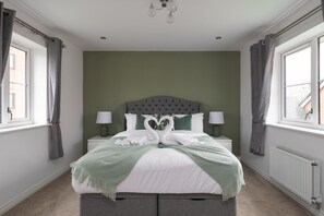 5 Schlafzimmer, Bügeleisen/Bügelbrett, Internetzugang, Bettwäsche