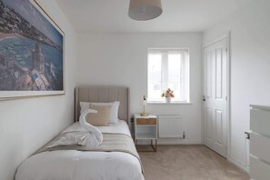 5 soverom, strykejern/-brett, internettilgang og sengetøy