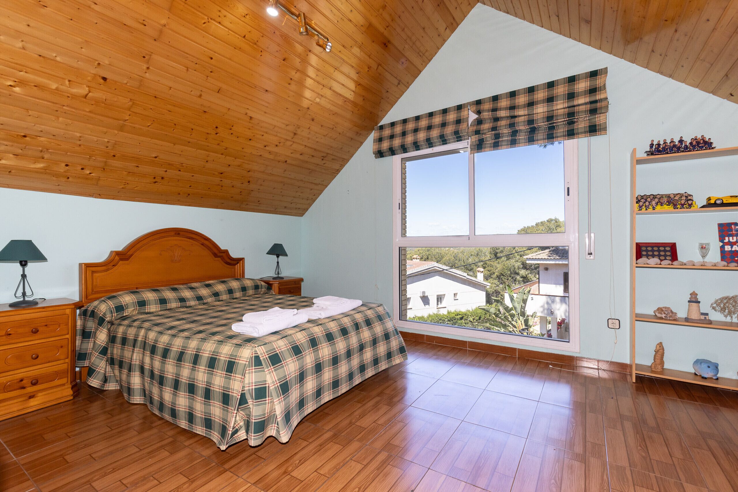 4 habitaciones, tabla de planchar con plancha y wifi gratis 