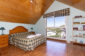 4 soverom, strykejern/-brett, wi-fi (inkludert) og sengetøy