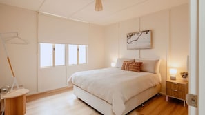 5 bedrooms, free WiFi - Casa Agonis – Stylish 5BR Coastal Home in Geographe (Geographe)