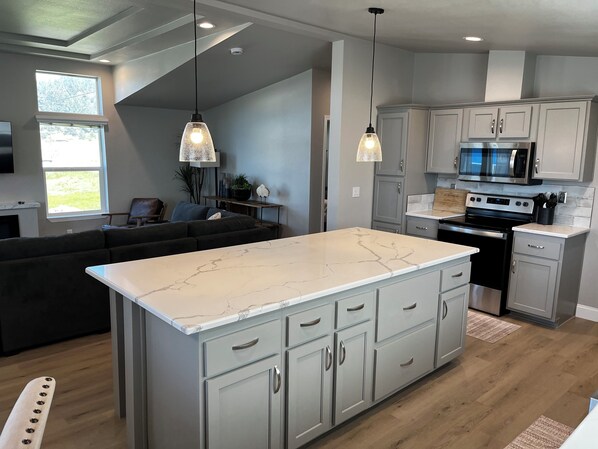 電子レンジ、オーブン、コンロ、食器洗い機