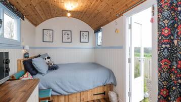 1 bedroom, individually decorated, individually furnished