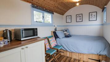 1 bedroom, individually decorated, individually furnished