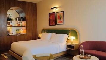 Premium bedding, minibar, laptop workspace, free WiFi