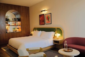 Biancheria da letto di alta qualità, minibar, postazione laptop