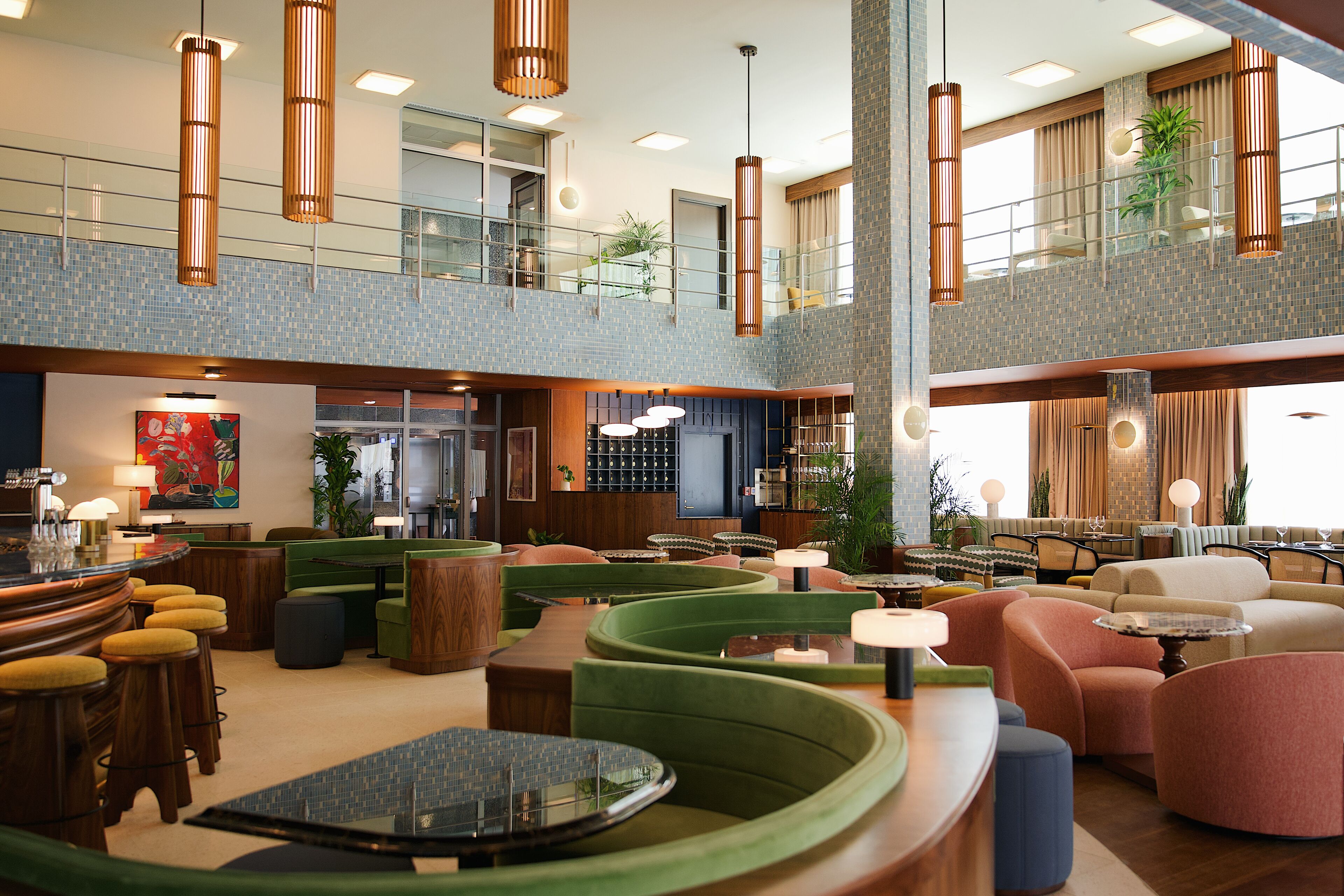 3 bares/lounges, bar na cobertura, bar de coquetéis