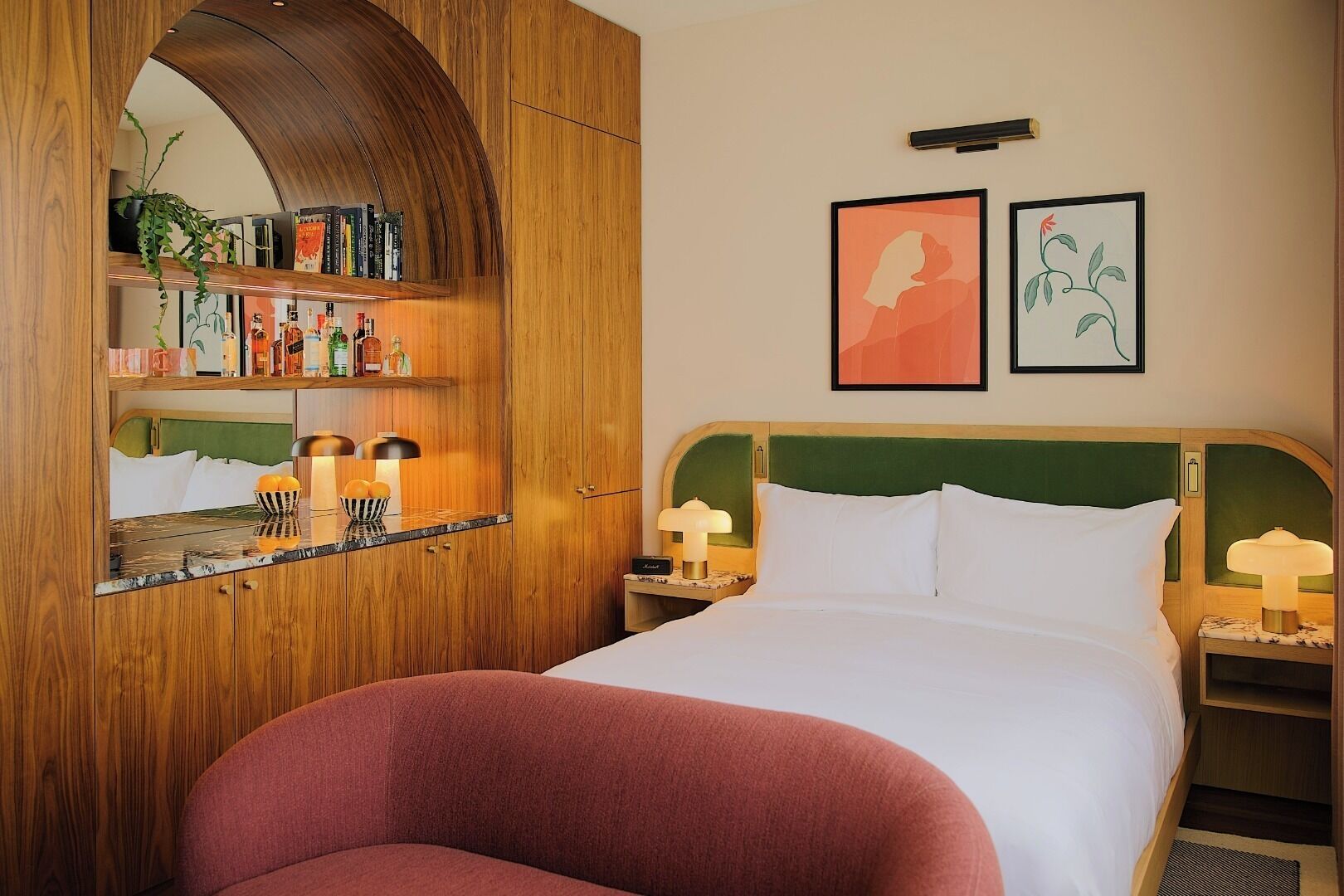 Premium bedding, minibar, laptop workspace, free WiFi