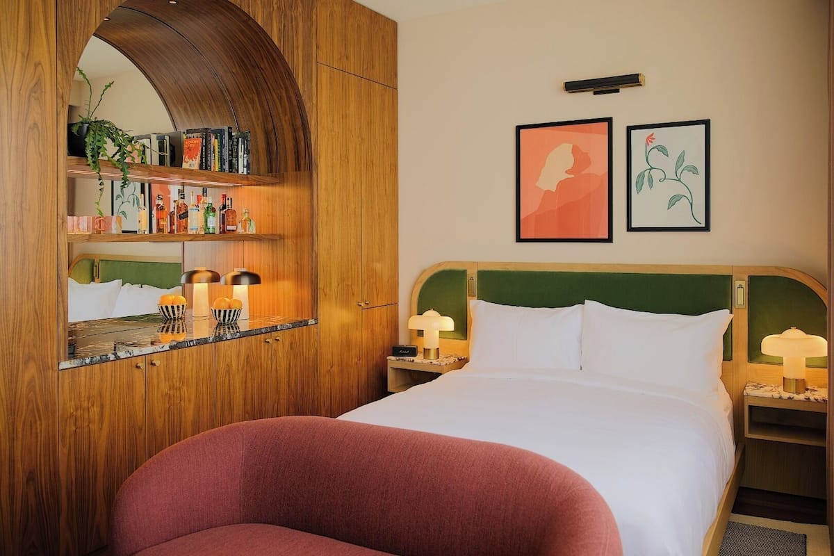 Premium bedding, minibar, laptop workspace, free WiFi