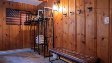 Casa de lujo, vistas al lago | 6 dormitorios, tabla de planchar con plancha, wifi gratis