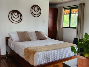 4 Schlafzimmer, Bügeleisen/Bügelbrett, kostenloses WLAN, Bettwäsche