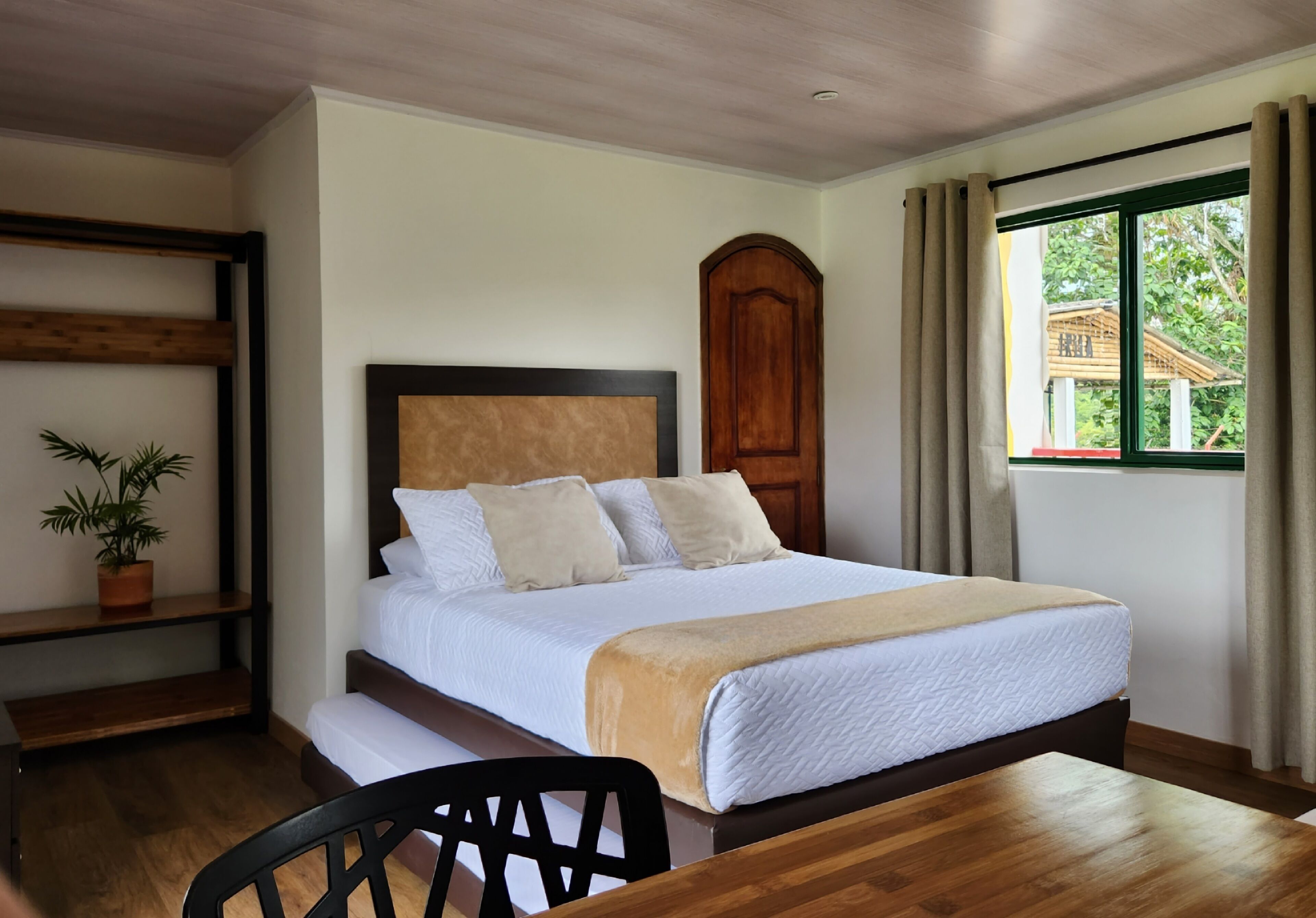 4 chambres, fer et planche à repasser, Wi-Fi gratuit, draps fournis